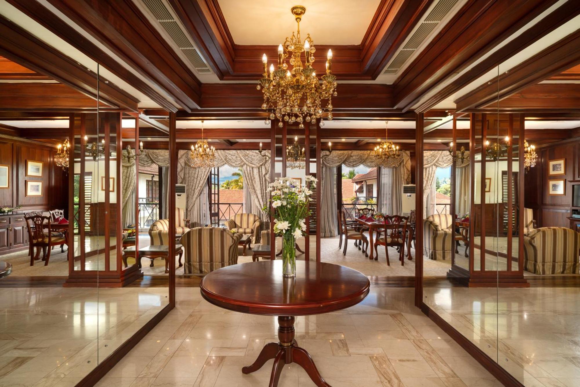 Mahaweli Reach Hotel Kandy Exteriör bild