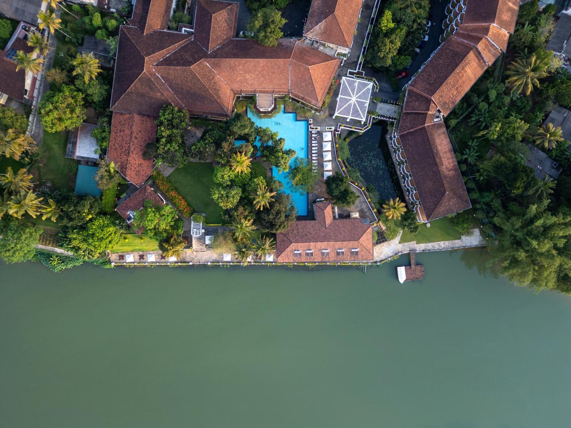Mahaweli Reach Hotel Kandy Exteriör bild