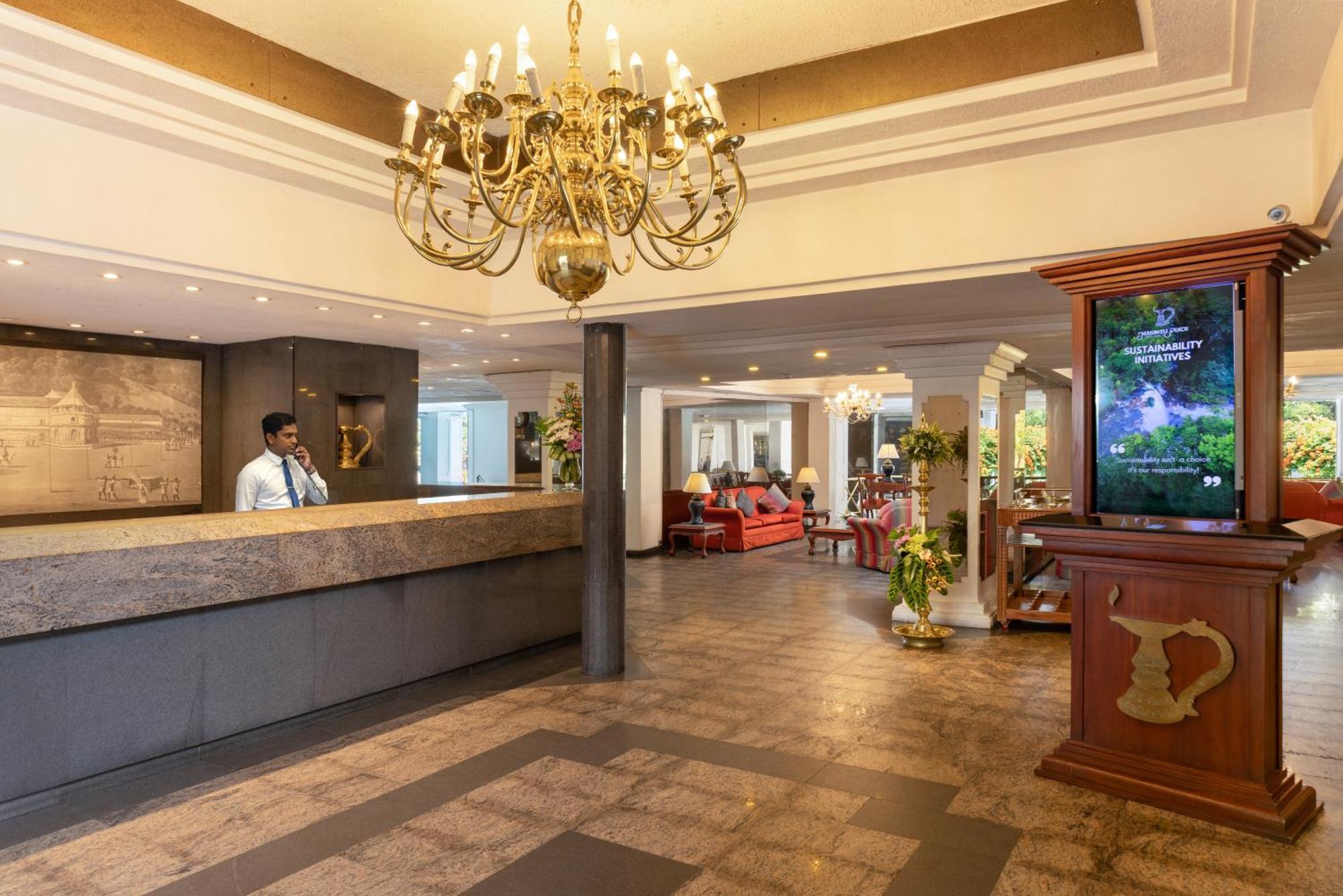 Mahaweli Reach Hotel Kandy Exteriör bild