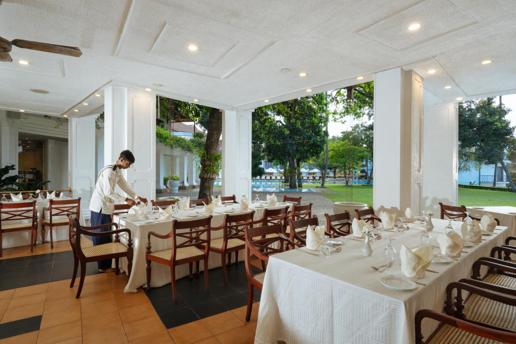 Mahaweli Reach Hotel Kandy Exteriör bild
