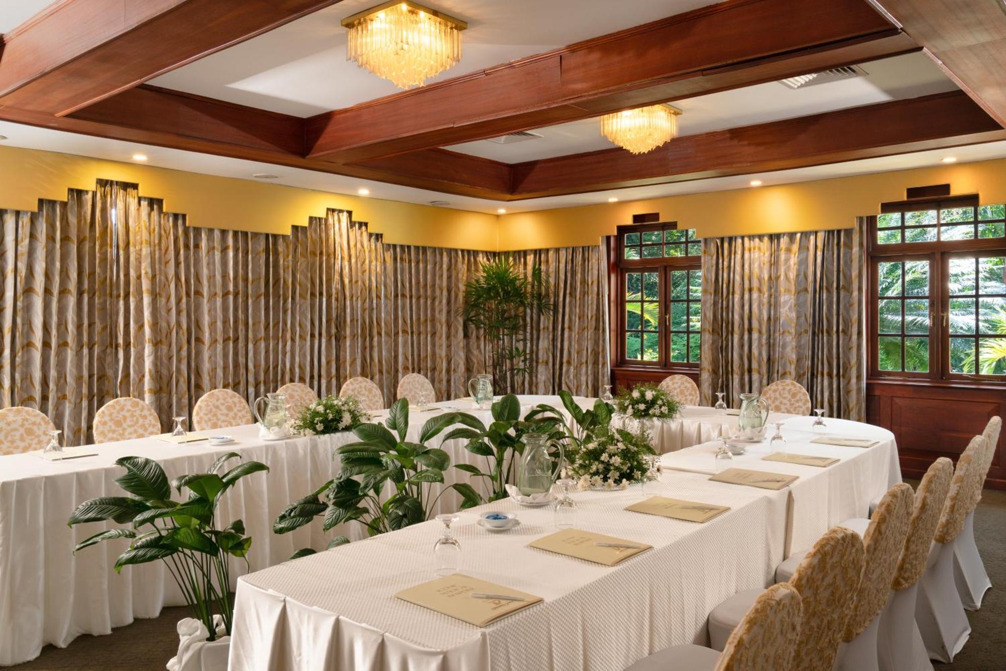 Mahaweli Reach Hotel Kandy Exteriör bild